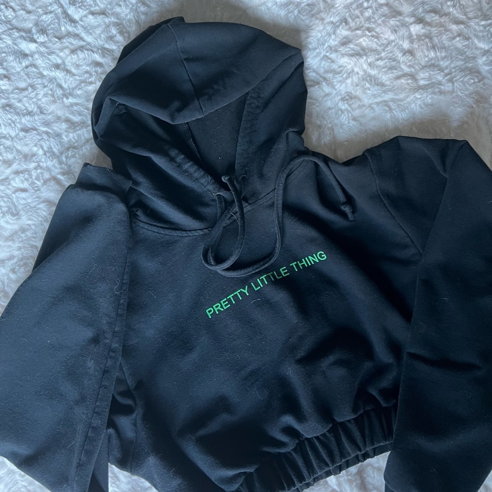 PrettyLittleThing Black Crop Top Hoodie